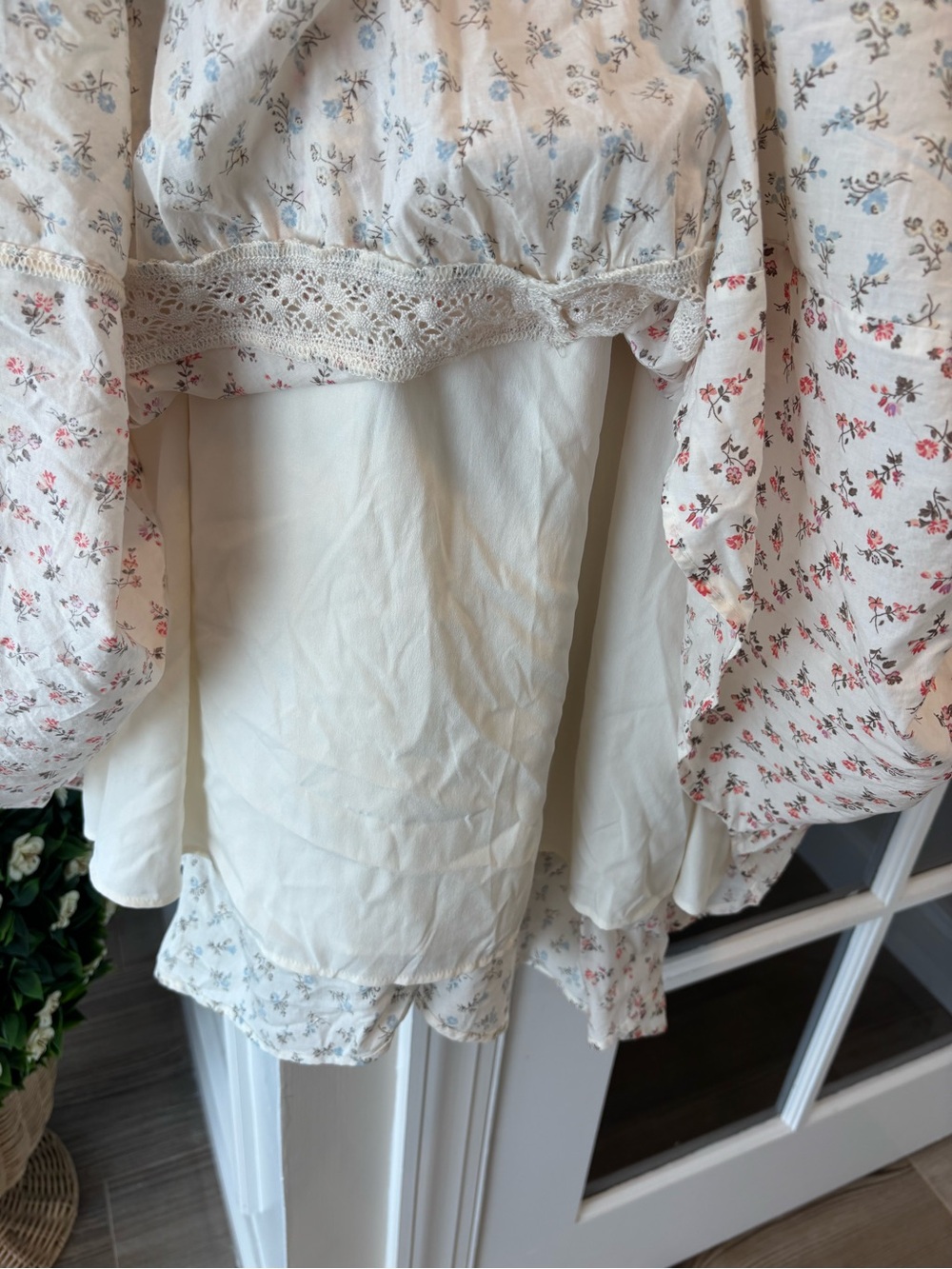 American Eagle Women’s Cream Floral Spaghetti-Strap Sundress - Size Large NWT - Picture 11 of 16